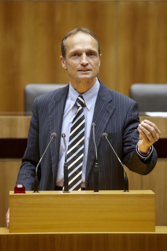 Mag.Wolfgang Gerstl, Nationalratsabgeordneter der ÖVP, am Rednerpult