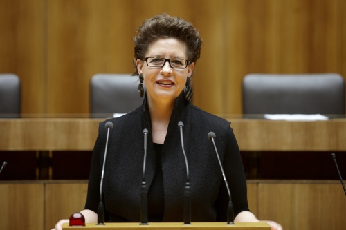 Christine Marek, Nationalratsabgeordnete der ÖVP, am Rednerpult