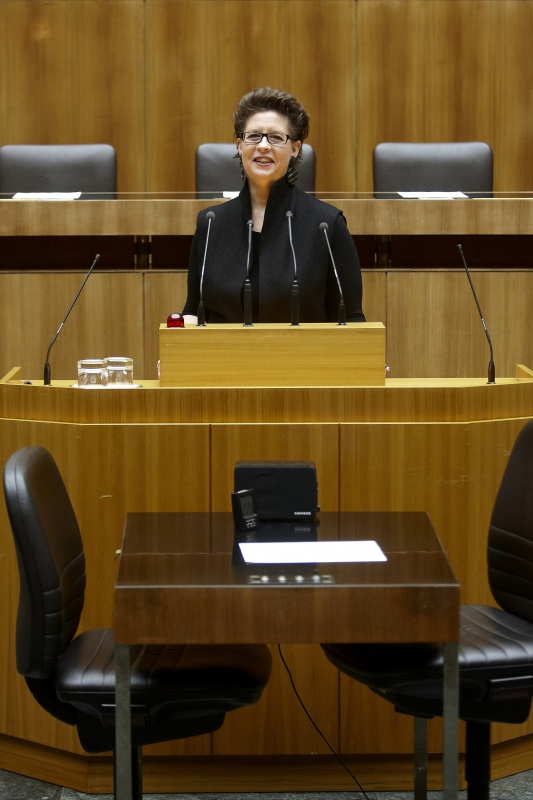 Christine Marek, Nationalratsabgeordnete der ÖVP, am Rednerpult