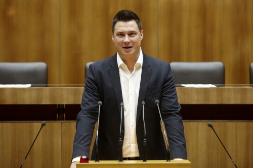 Thomas Einwallner, Nationalratsabgeordneter der ÖVP, am Rednerpult