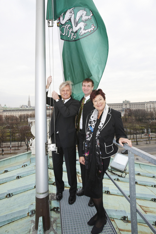 v.links: Bundesratspräsident Gregor Hammerl, Bundesrat Friedrich Reisinger und die Vizepräsidentin des Bundesrates Susanne Neuwirth
