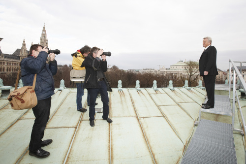 Bundesratspräsident Gregor Hammerl während des Pressetermins mit Pressefotografen