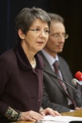 v.li. Nationalratspräsidentin Barbara Prammer mit Parlamentspräsident Georg Posch am Podium