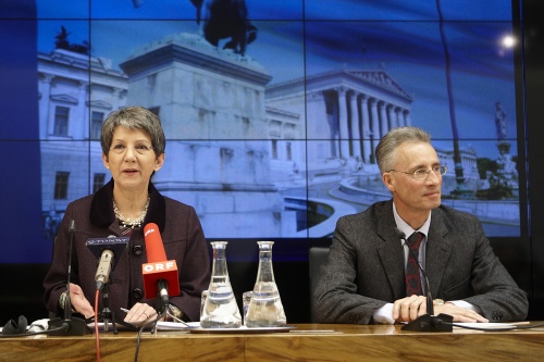 v.li. Nationalratspräsidentin Barbara Prammer mit Parlamentspräsident Georg Posch am Podium