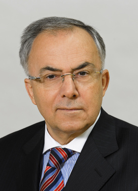 Portraitfoto von Dr. Peter Fichtenbauer
