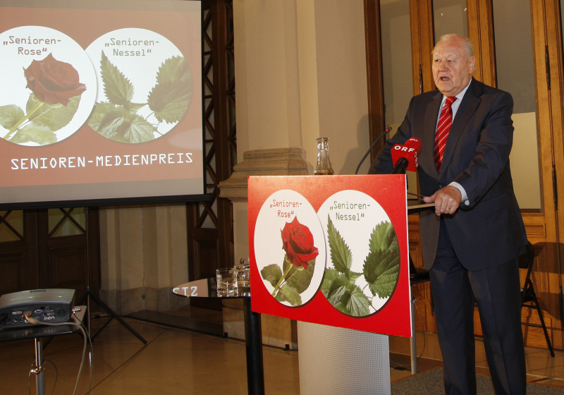 Seniorenratspräsident Karl Blecha am Rednerpult