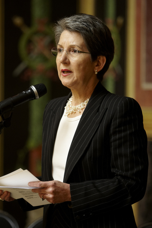 Nationalratspräsidentin Barbara Prammer begrüßt die Gäste