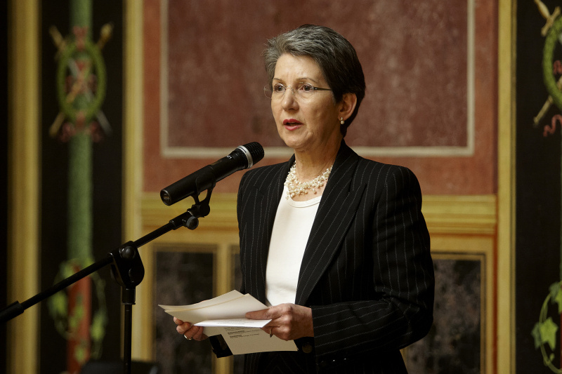 Nationalratspräsidentin Barbara Prammer begrüßt die Gäste