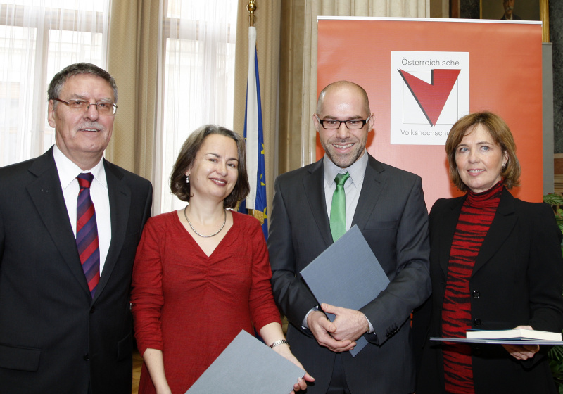 v.li. Univ.-Doz. Wilhelm Filla, Preisträgerin Birgit Aschemann, Preisträger Wilfried Hackl und Förderungspreisträgerin Monika Veigl-Petschko