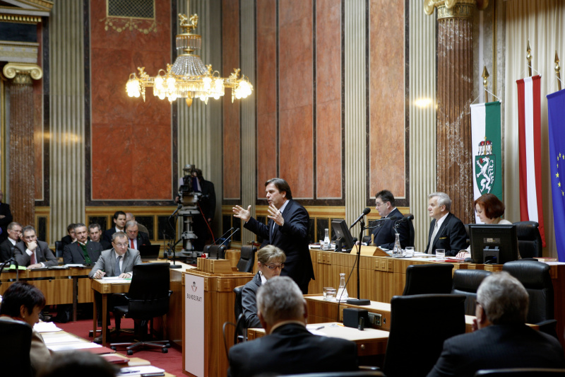 Landeshauptmann der Steiermark Franz Voves am Rednerpult