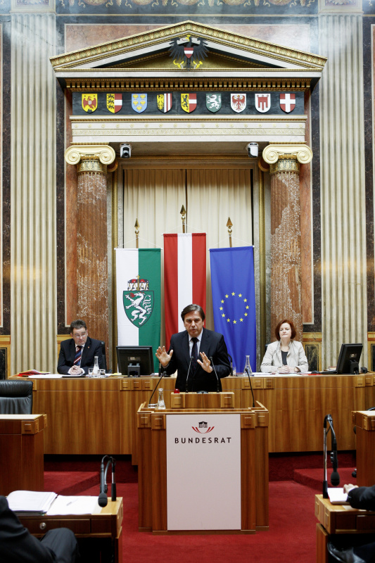 Landeshauptmann der Steiermark Franz Voves am Rednerpult