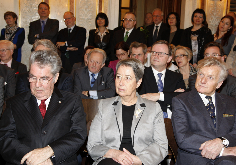 Blick in Richtung VeranstaltungsteilnehmerInnen. Erste Reihe v.li. Bundespräsident Heinz Fischer, Margit Fischer und Bundesratspräsident Gregor Hammerl