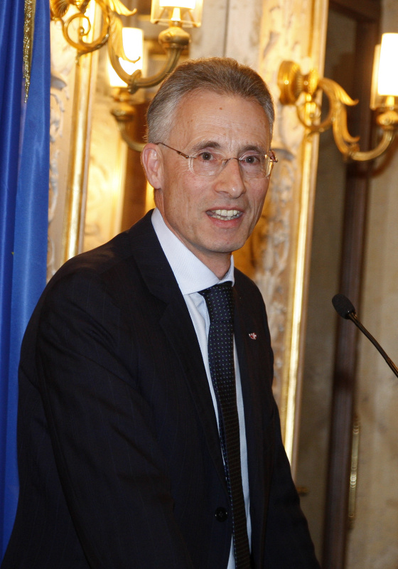 Parlamentsdirektor Georg Posch am Rednerpult