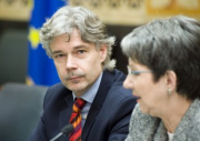 v.li. Parlamentsdirektor Harald Dossi und Nationalratspräsidentin Barbara Prammer