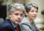 v.li. Parlamentsdirektor Harald Dossi und Nationalratspräsidentin Barbara Prammer