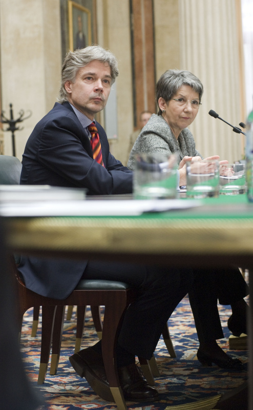 v.li. Parlamentsdirektor Harald Dossi und Nationalratspräsidentin Barbara Prammer
