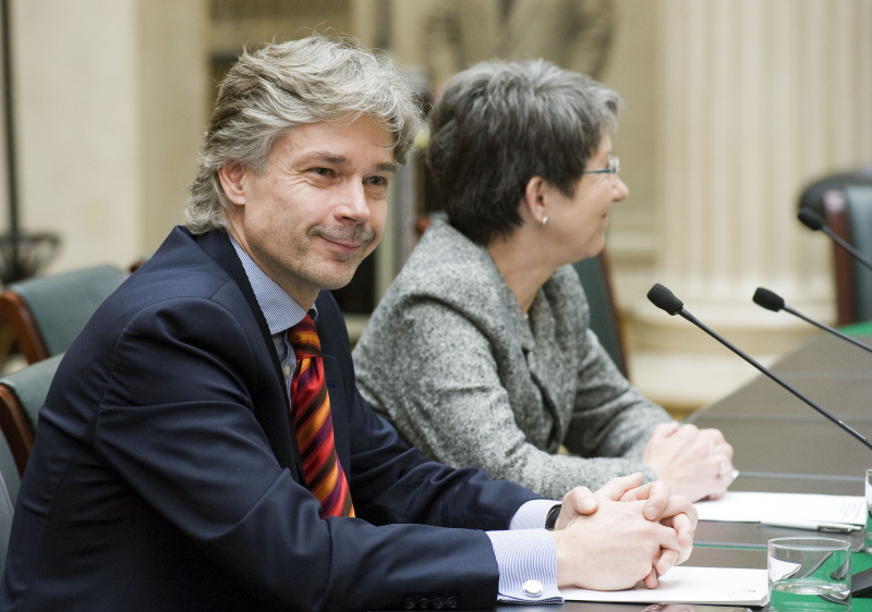 v.li. Parlamentsdirektor Harald Dossi und Nationalratspräsidentin Barbara Prammer