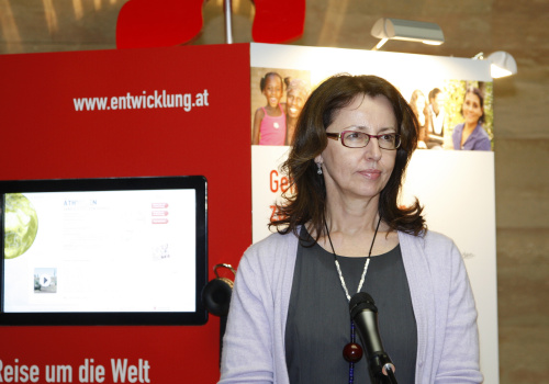 ADA-Geschäftsführerin Brigitte Öppinger-Walchshofer am Rednerpult