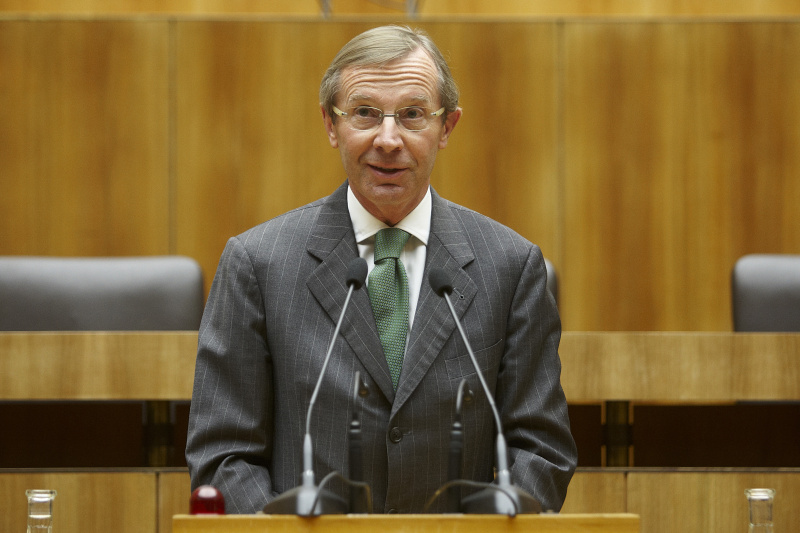 Landeshauptmann-Stv. von Salzburg, Wilfried Haslauer am Rednerpult