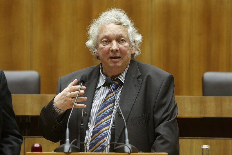 Peter Dusek am Rednerpult