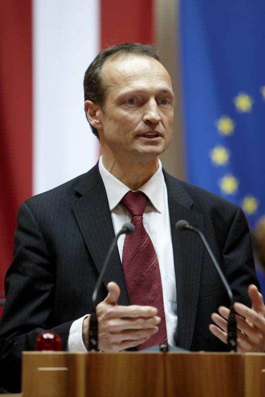 Nationalratsabgeordneter Wolfgang Gerstl (V) am Rednerpult