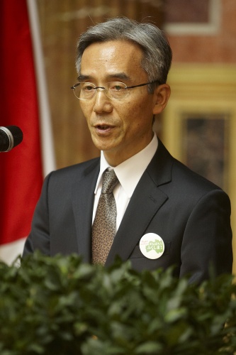 Der Botschafter Japans in Wien, Shigeo Iwatani am Rednerpult