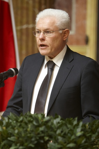 Der Obmann der bilateralen parlamentarischen Gruppe, Nationalratsabgeordneter Werner Neubauer (F) am Rednerpult