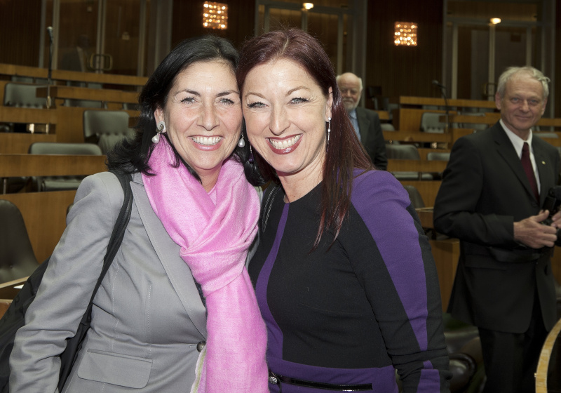 v.li. Danielle Spera und die Generalsekretärin des Nationalfonds Hannah Lessing