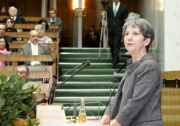 Nationalratspräsidentin Barbara Prammer begrüßt die VeranstaltungsteinehmerInnen