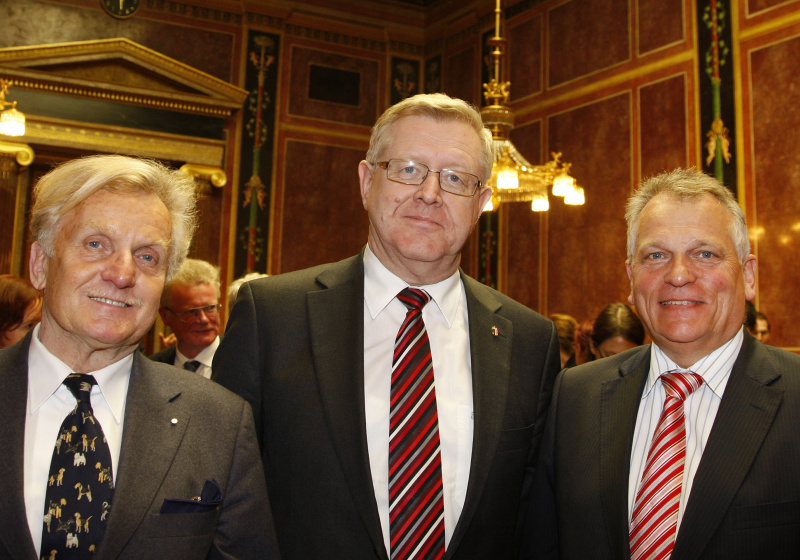 v.li. Bundesratspräsident Gregor Hammerl, Vorsitzender des Landtagspräsidentenkonferenz Friedrich Bernhofer und Bundesratsmitglied Gottfried Kneifel