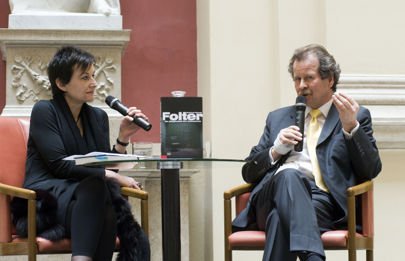 v.li. ORF1 Info-Chefin Cornelia Vospernik und Univ.-Prof. Manfred Nowak