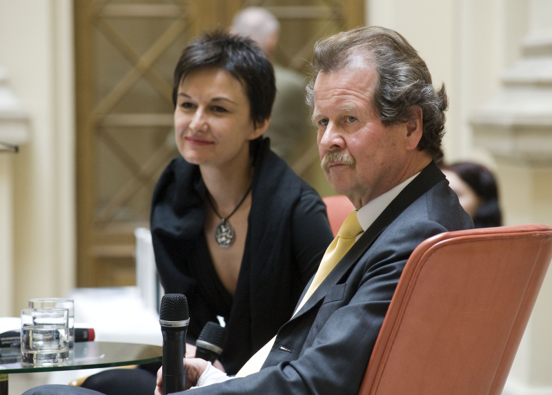 v.li. ORF1 Info-Chefin Cornelia Vospernik und Univ.-Prof. Manfred Nowak