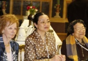 v.li. Edith Carrier, Chunah Urban-Chao und Veranstaltungsteilnehmerin