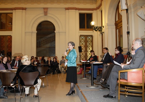 Nationalratspräsidentin Barbara Prammer begrüßt die Gäste