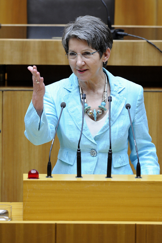 Nationalratspräsidentin Barbara Prammer am Rednerpult