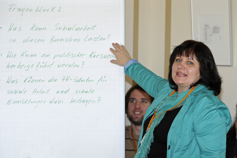 Geschäftsführerin des Vereins 'Projekt Integrationshaus' Andrea Eraslan-Weninger. World Cafe im Lokal IV - Migration und Diversität - Für eine Gesellschaft ohne Diskriminierung