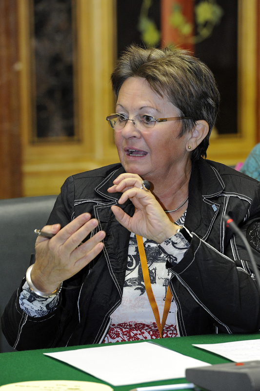 Christine Gruber am Wort. World Cafe im Abgeordnetensprechzimmer - Spannungsfeld 'Wirksamkeit und Wirtschaftlichkeit in der Sozialarbeit'