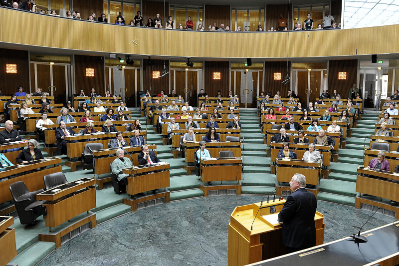 Sozialminister Rudolf Hundstorfer am Rednerpult