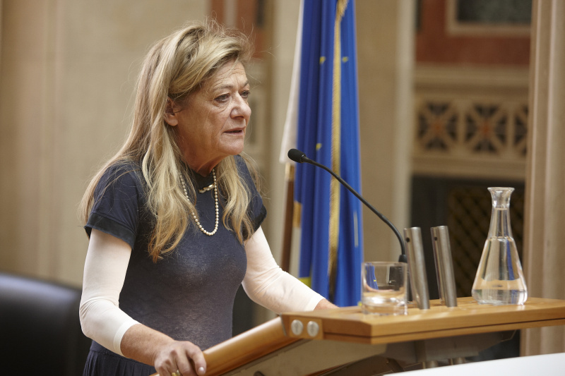 Preisträgerin Siglinde Bolbecher am Rednerpult