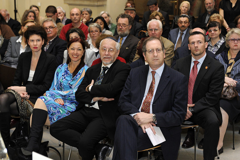 v.li.: Generalsekretärin Jewish Welcome Service Susanne Trauneck, Generalsekretärin des Nationalfonds und Allgemeinen Entschädigunsfonds Hannah Lessing, Generalsekretär des Bundesverbandes der Israelitischen Kultusgemeinden Raimund Fastenbauer und der Botschafter des Staates Israel Aharon Shir-On