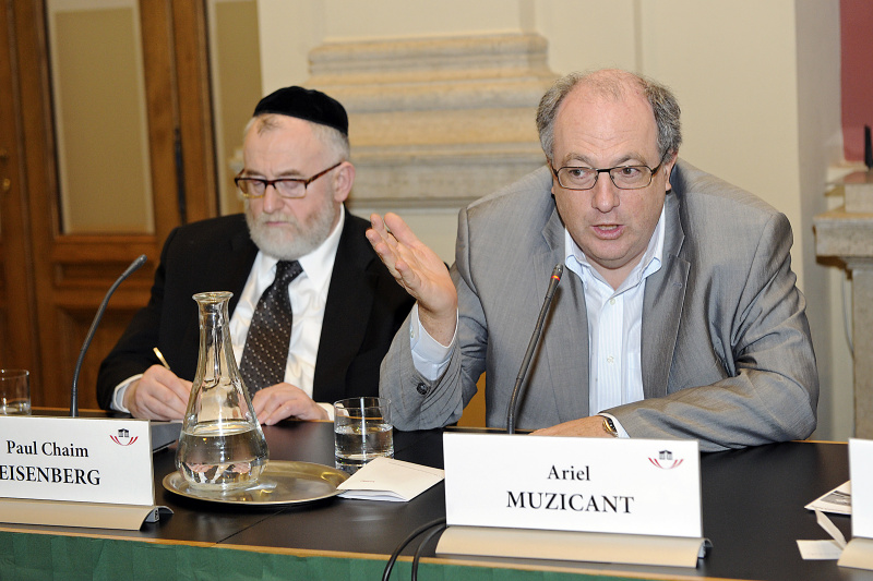 Am Podium v.li.: Oberrabbiner der Israelitischen Kultusgemeinde Wien Paul Chaim Eisenberg und Ehrenpräsident der Israelitischen Kultusgemeinde Ariel Muzicant