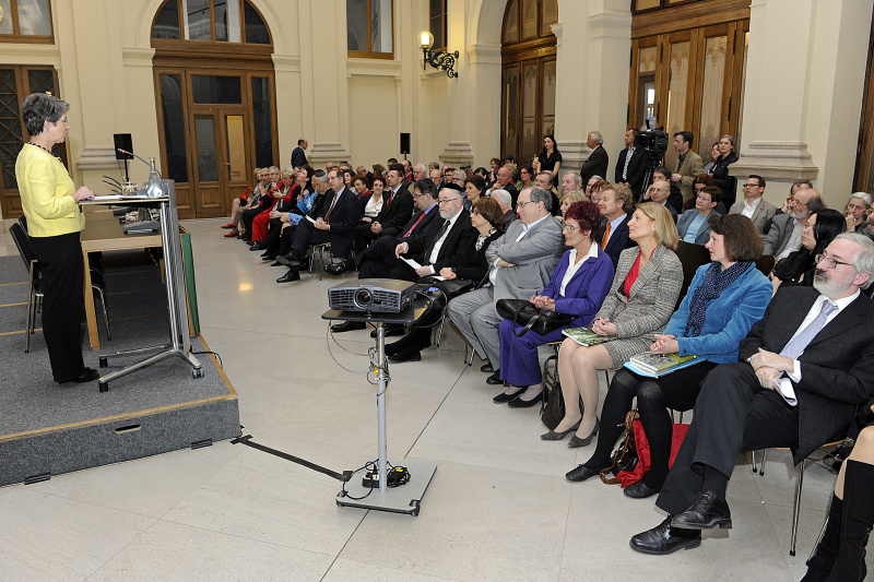 Nationalratspräsidentin Barbara Prammer begrüßt die VeranstaltungsteilnehmerInnen