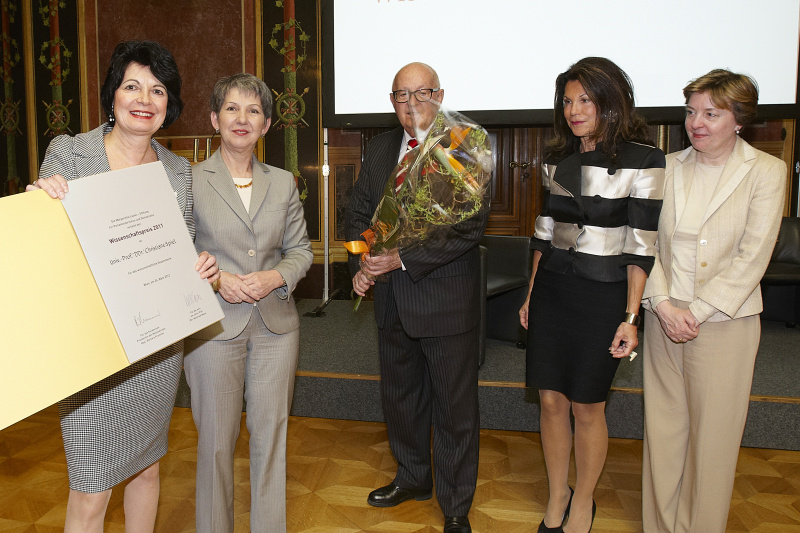 v.li.: Preisträgerin Christiane Spiel, Nationalratspräsidentin Barbara Prammer, Vorsitzender der Jury Manfried Welan, Verfassungsgerichtshofvizepräsidentin Brigitte Bierlein und Jurymitglied Sonja Puntscher-Riekmann