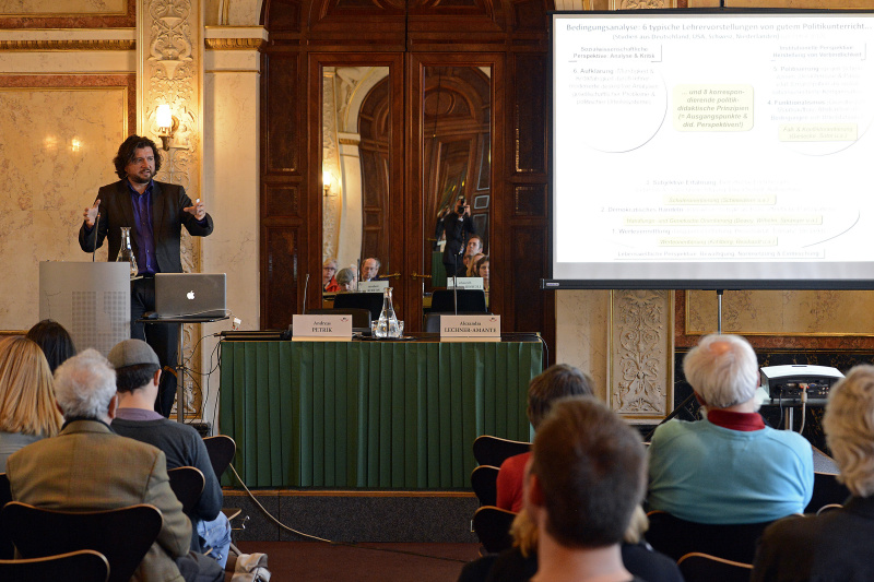 Univ.-Professor Andreas Petrik am Rednerpult