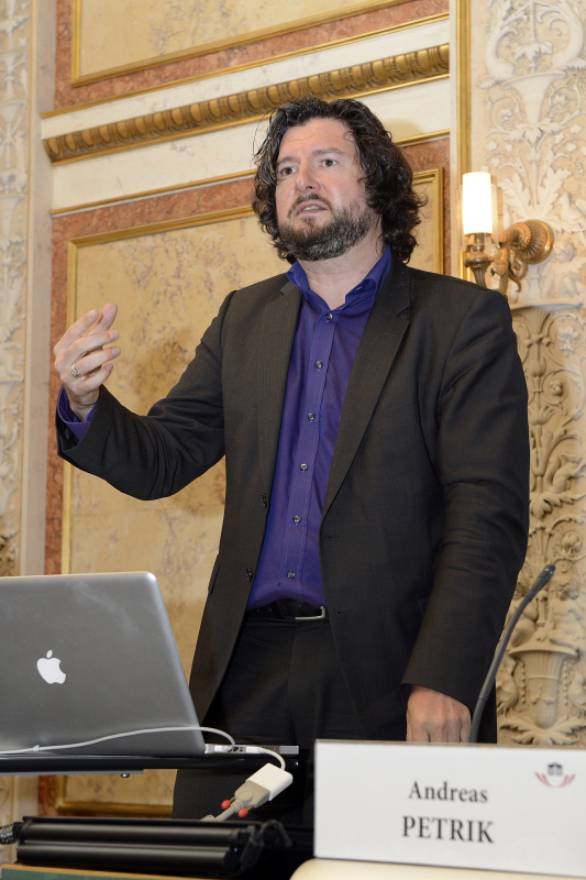 Univ.-Professor Andreas Petrik am Rednerpult