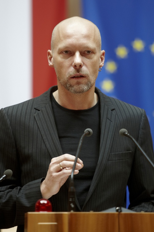 Bundesratsmitglied Marco Schreuder am Rednerpult