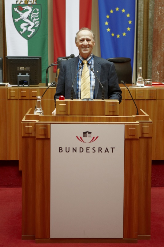 Bundesrat Robert Zehentner (S) am Rednerpult