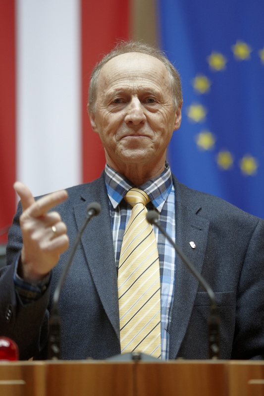 Bundesrat Robert Zehentner (S) am Rednerpult