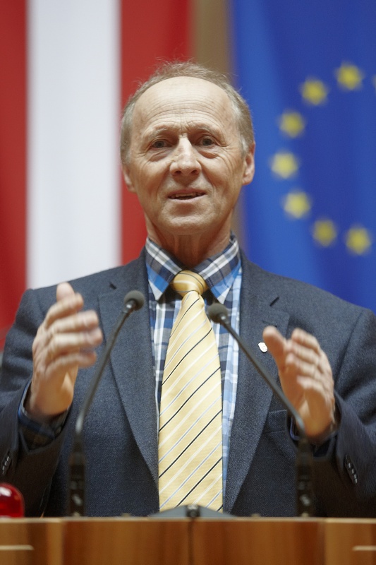 Bundesrat Robert Zehentner (S) am Rednerpult