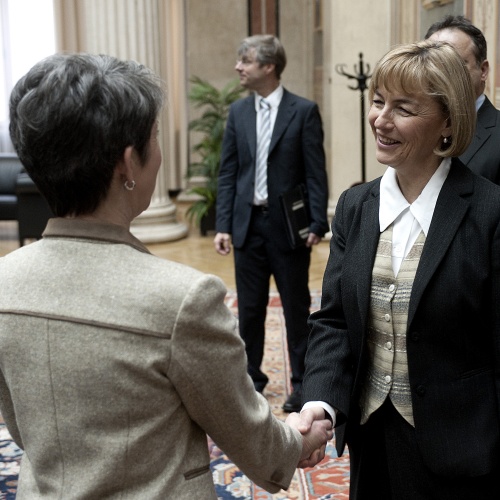 v.li.: Nationalratspräsidentin Barbara Prammer begrüßt die Außenministerin der Republik Kroatien Vesna Pusic